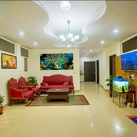 Happy Inn - Near Saket Metro Nuova Delhi Esterno foto