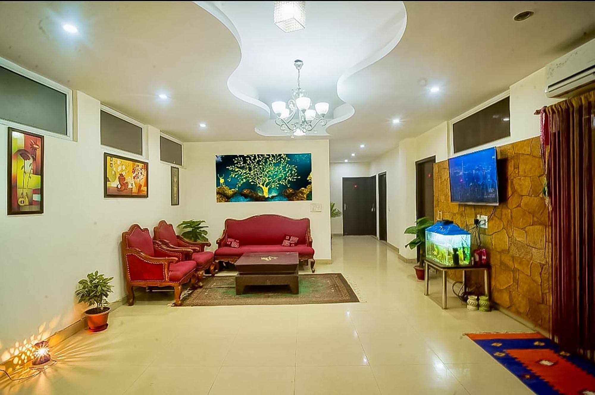 Happy Inn - Near Saket Metro Nuova Delhi Esterno foto